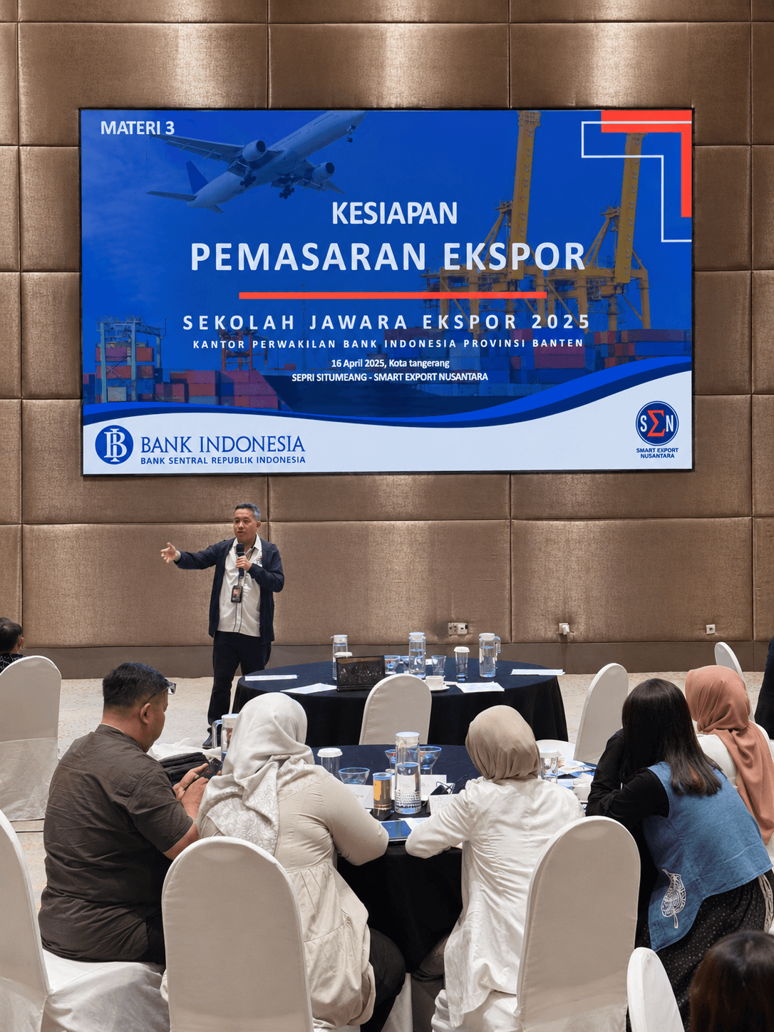 Sesi pelatihan ekspor dengan peserta dan fasilitator SEN Edu